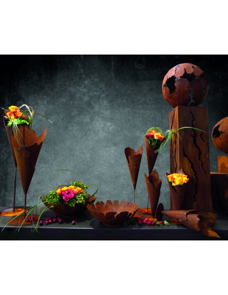 Saremo Schalen Kugeln und Rostsäulen mit rissen - Pflanztüten Edelrost