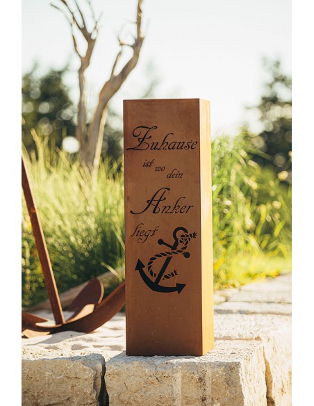 Einfache Edelrostsäule mit dem Spruch -Zuhause ist, wo dein Anker liegt.