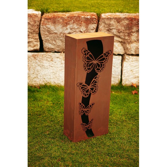 Rostsäule mit Schmetterlingsmotiv zum Beleuchten