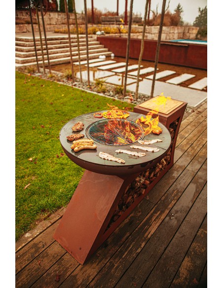 Feuerstelle, Grill in L-Form mit eingebauter Holzlege Feuerstelle, Grill in L-Form mit eingebauter Holzlege