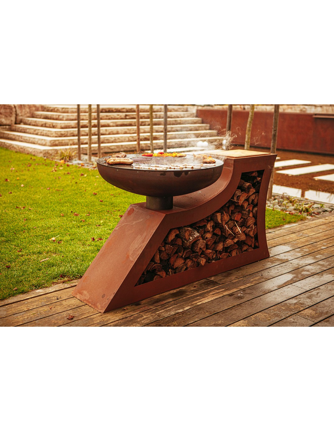 moderne Feuerstelle Grill mit Grillring Breite 160 cm unten Holzablage