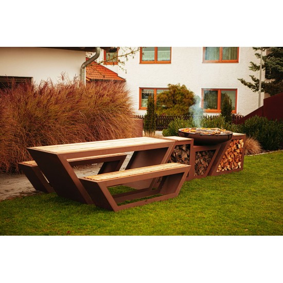 Grill Tischgarnitur - Tisch, mit zwei Bänken neben Feuerstelle Modern