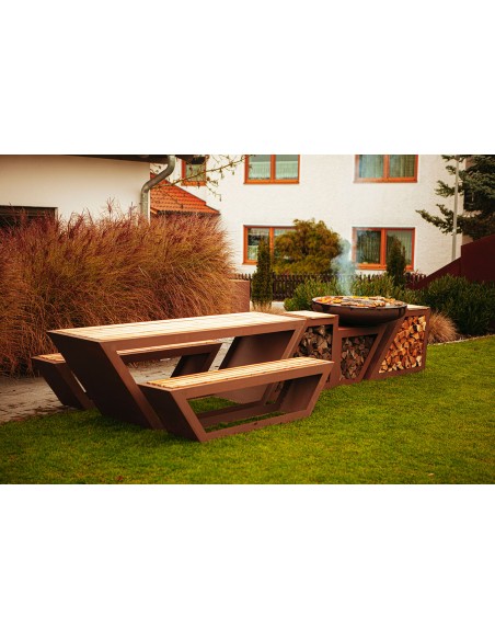 Grill Tischgarnitur - Tisch, mit zwei Bänken neben Feuerstelle Modern