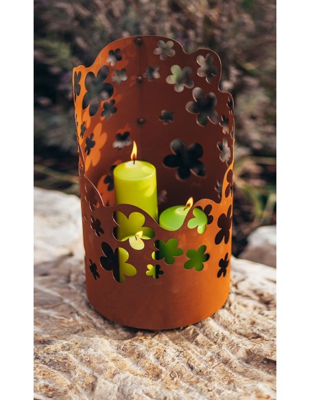 Gartendeko Rost Windlicht - Blumenregen, Ø 24 cm Ein wunderschönes Windlicht aus Edelrost mit einem Blütenmuster, welches sich u