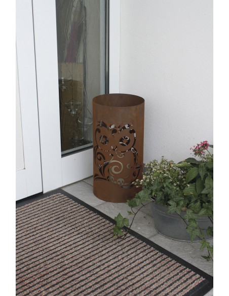 Edelrost Windlicht mit filigranen Eulenmotiv. Edelrost Windlicht mit filigranen Eulenmotiv.