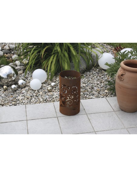 Edelrost Windlicht mit filigranen Eulenmotiv. Edelrost Windlicht mit filigranen Eulenmotiv.