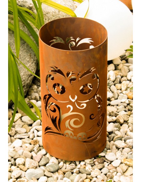 Edelrost Windlicht mit filigranen Eulenmotiv. Edelrost Windlicht mit filigranen Eulenmotiv.