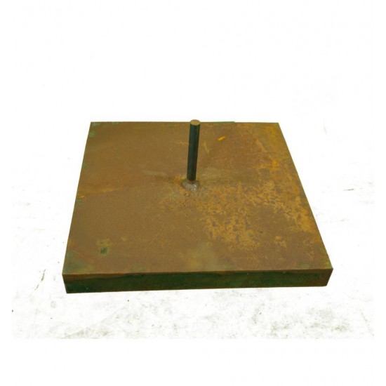 Edelrost Podest 40x40cm mit mittig angeschweißter Stange