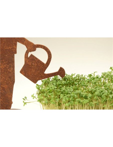 Gärtner „Gerhard“ mit Gießkanne, auf Platte 30cm