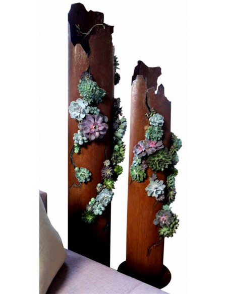 Skulpturen - Rostsäulen und Stelen  Sukkulentensäule mit Rissen 125 cm hoch Höhe: 125 cm
erhöhter Zwischenboden
mit Standplatt