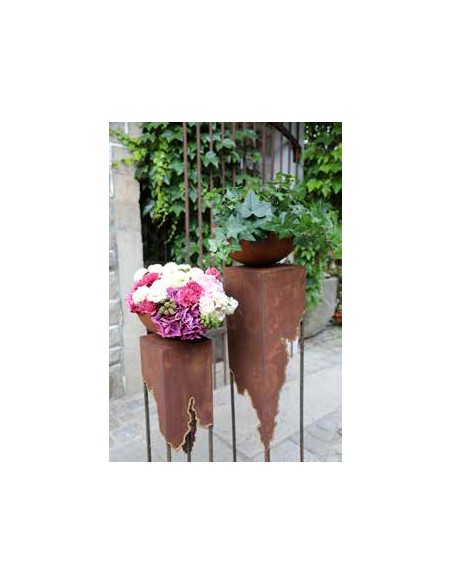 Risstisch mit goldenem Abschluss, Höhe 100 cm, Grundfläche 20 x 20 cm Risstisch mit goldenem Abschluss
Höhe 100 cm
Grundfl