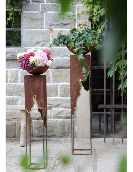 Start Risstisch mit goldenem Abschluss, Höhe 125 cm, Grundfläche 25 x 25 cm Risstisch mit goldenem Abschluss
Höhe 125 cm
Grundfl