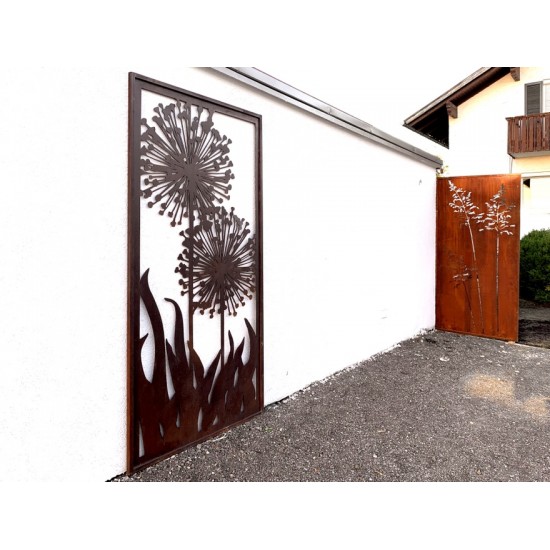 Sichtschutz an Garagenwand als dekorative Verkleidung und Verschönerung