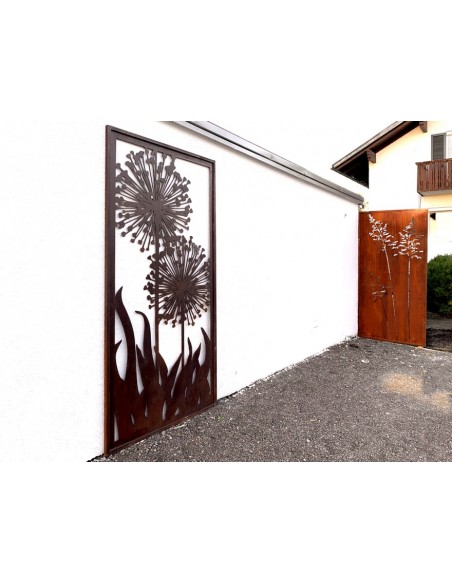 Sichtschutz an Garagenwand als dekorative Verkleidung und Verschönerung