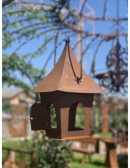 Deko Vogelhaus Metall 36 cm hoch mit spitzem Dach zum Aufhängen oder Stellen - Bügel abnehmbar Deko Vogelhaus Metall 36 cm hoch mit spitzem Dach zum Aufhängen oder Stellen - Bügel abnehmbar