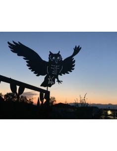lebensgroße Eule fliegend auf Stab 100 cm 2