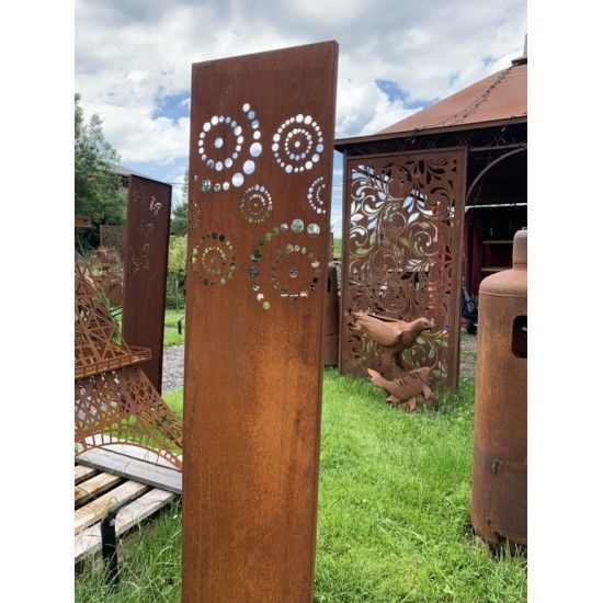 Sichtschutzwände und Paravents kleine Sichtschutzwand - Kreise - zum Stecken 140 cm hoch 

Höhe 140 cm
Breite 35 cm (Gesamtbr