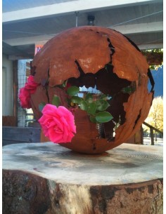 Frühling / Ostern Edelrost Kugel mit Rissen 50 cm Durchmesser edle Risskugel, jede wird von Hand gefertigt!
Ø 50 cm 
hohe Qual 2