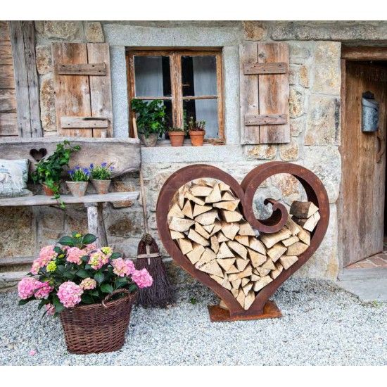 Start großes Herz Curl Kaminholzregal - XL Holzregal in Herzform 119 cm breit In dieses rostige Holzregal Herz mit Curl kannst D