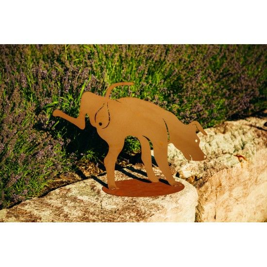 Deko Hund macht Geschäft - aus Metall, klein, Breite 55 cm