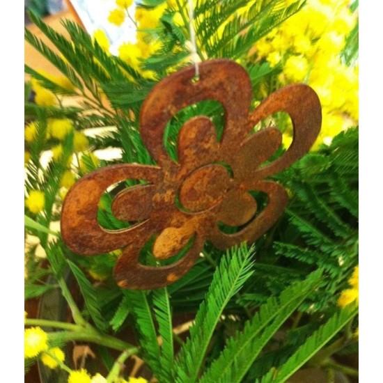 kleine Blume als Accesoire Frühling