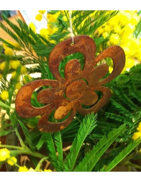 kleine Blume als Accesoire Frühling