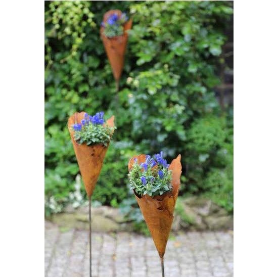 Gartenstecker zum Bepflanzen Rost Metalltüte 30 cm hoch auf Stab - Gartenfackel und Pflanztüte lässt sich bepflanzen oder z.b. m