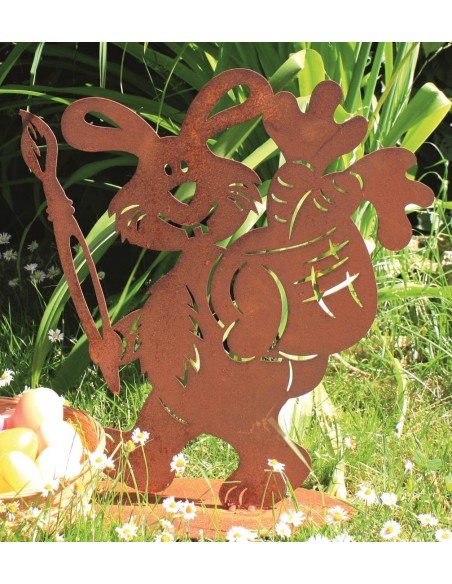 Rostiger Hase der Eier bemalt mit Pinsel in der Hand