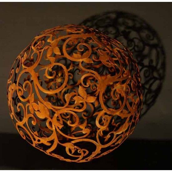 60 cm Kugeln Barockkugel 60 cm 
sehr aufwändig geschnittene Barockkugel
Durchmesser 60 cm,
zweiteilig aus 2 Hälften muss zusa