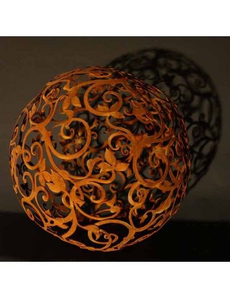 60 cm Kugeln Barockkugel 60 cm 
sehr aufwändig geschnittene Barockkugel
Durchmesser 60 cm,
zweiteilig aus 2 Hälften muss zusa