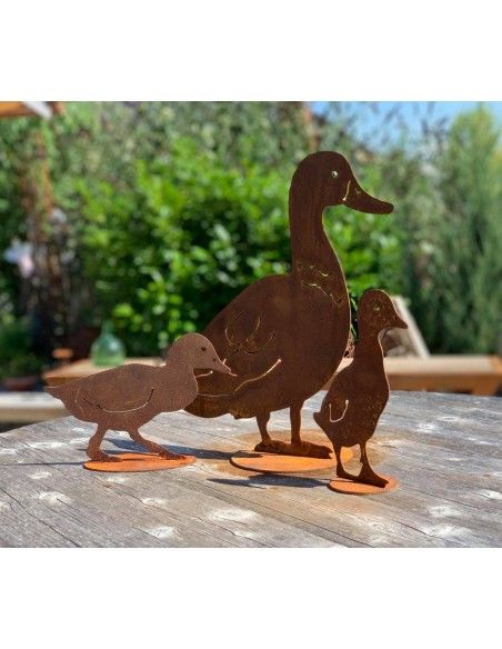 Frühling / Ostern Deko Ente seitlich auf Platte 45 cm breit Deko Ente