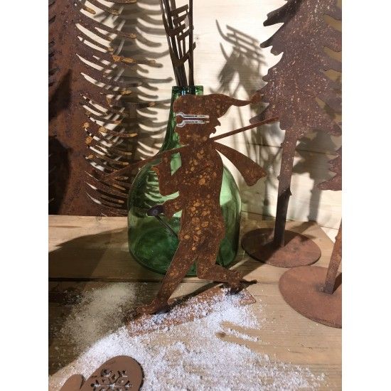 Allgäu Deko Skigeher (klein) 28 cm hoch wunderschöne winterliche Deko im Almhütten und Apre Ski Stil - passt perfekt auf Fenster