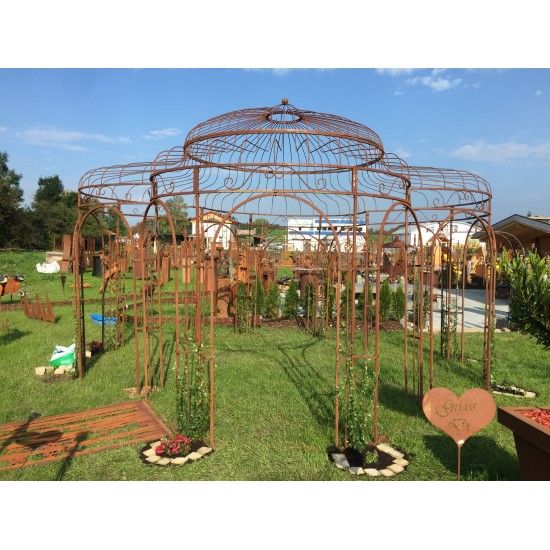Pavillon XXL mit Rankhilfen Dieser große Gartenpavillon aus Metall misst stolze 5,5 Meter im Durchmesser, an