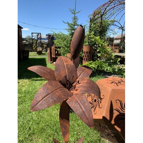 Blumen und Bäume Gartenskulptur Lilie mit offener und geschlossener Blüte - zum Stecken Diese Lilie mit einer offenen und einer 