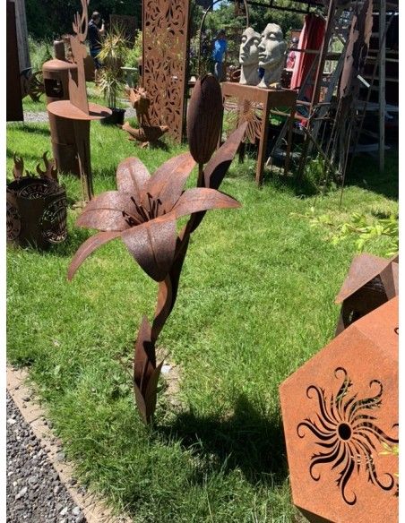 Blumen und Bäume Gartenskulptur Lilie mit offener und geschlossener Blüte - zum Stecken Diese Lilie mit einer offenen und einer 