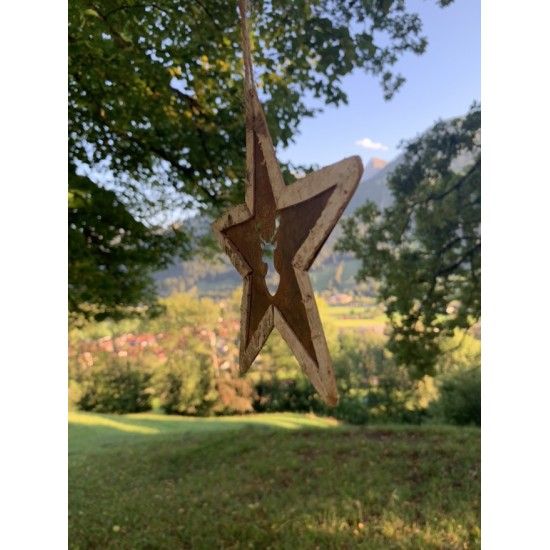 Weihnachtsdeko Holz Weihnachtsdeko Stern aus Birke mit Hirschkopf aus Rost 15 cm Ø Dieser schöne Stern hat eine Birkenrinde auße