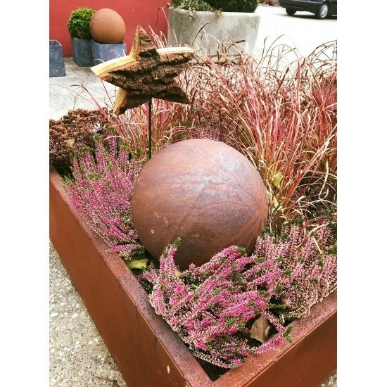 Sommer Kugel Edelrost 30 cm Durchmesser geschlossene Edelrost Kugel mit 30 cm Durchmesser
Materialstärke 1,5 mm
Gewicht 2,5 kg