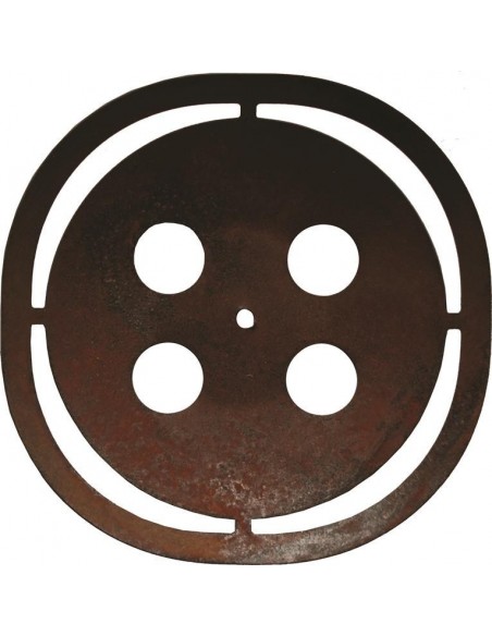 großer Metall Knopf als kreative Gartendeko Idee