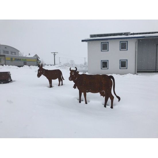 Kühe und Kälber Deko Kuh lebensgroß 140 x 200 cm - Tierfigur für den Garten 
Diese handwerklich gefertigte Deko Kuh ist eine le