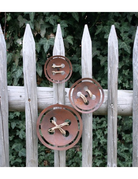 Gartenzaun Deko mit einem Knopf aus Metall Rost 