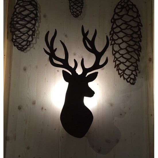 Lampen in Edelrost Hirsch Wandleuchter, 60 cm hoch Höhe 60 cm
Breite 37 cm
Tiefe 10 cm
für Lampenfassungen - Durchmesser 45 m