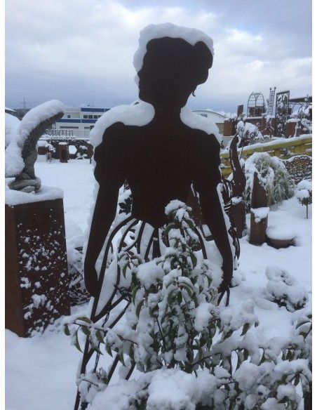 lebensgroße Figuren Rankhilfe - Mademoiselle - mit Kleid - Höhe 170 cm Rankhilfe "Mademoiselle" mit Kleid aus Metall mit Rost-Pa