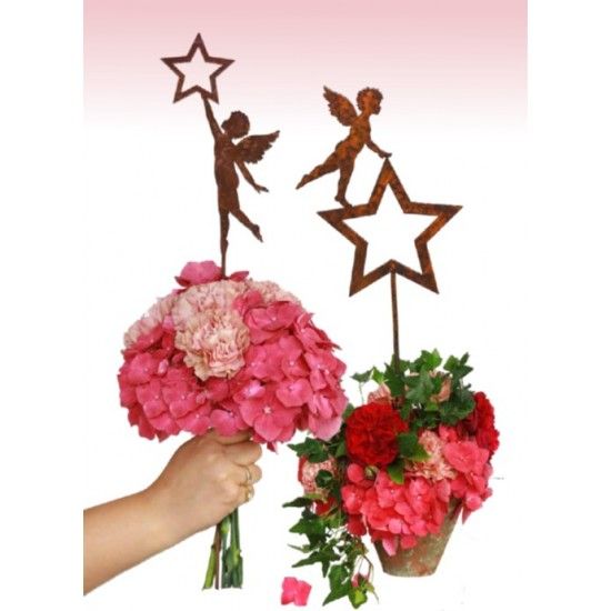 Weihnachtsdeko Gartenstecker Weihnachten Putte auf Stern stehend 27 cm hoch 
Die kleine Engelsputte (Engelskind) steht auf dem 