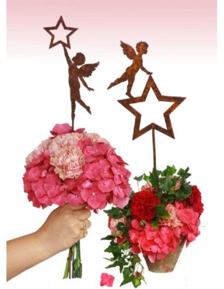 Weihnachtsdeko Gartenstecker Weihnachten Putte auf Stern stehend 27 cm hoch 
Die kleine Engelsputte (Engelskind) steht auf dem 