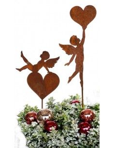 Weihnachtsdeko Aussen Engelsputte auf Herz sitzend als Gartenstecker 16 cm hoch 
Höhe 16 cm
Breite 15 cm
zzgl. Stab
 2