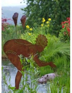 Berta - Edelrost Badefigur 75 cm hoch auf Platte 2