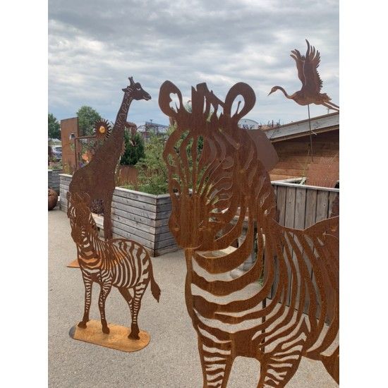 Afrika Edelrost Zebra XXL 150 cm hoch - Metall Gartenfigur Afrika 
Zebra in XXL Version für einen großen Garten der Blickfang!
