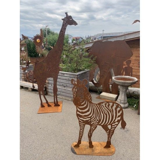 Elefant Deko Elefant 150 cm hoch, 120 cm breit 
Höhe 150 cm
Breite 120 cm
die Stoßzähne werden nach dem Rosten wieder Blank g