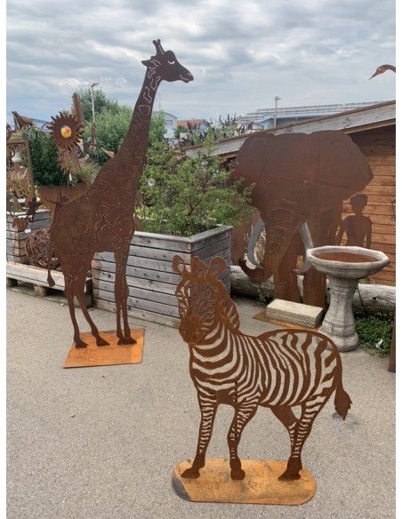 Elefant Deko Elefant 150 cm hoch, 120 cm breit 
Höhe 150 cm
Breite 120 cm
die Stoßzähne werden nach dem Rosten wieder Blank g