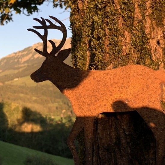 Hirsche, Wildtiere und Waldbewohner Deko Hirsch groß auf Platte -  Höhe 30 cm - küssender Hirsch Höhe 30 cm
Breite 26 cm